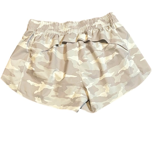 Women’s Athleta Hustle 3”Shorts Size XS Camouflage - Picture 2 of 4